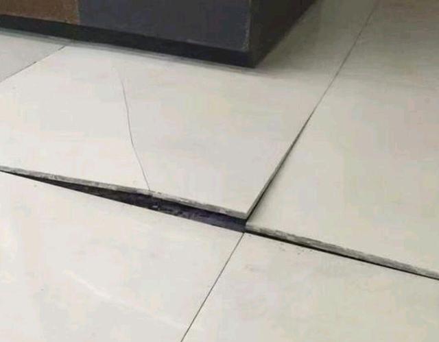 地板砖中间少量空鼓怎么处理方法(地板砖中间少量空鼓怎么处理方法图解) 地板砖中间少量空鼓怎么处理方法(地板砖中间少量空鼓怎么处理方法图解)